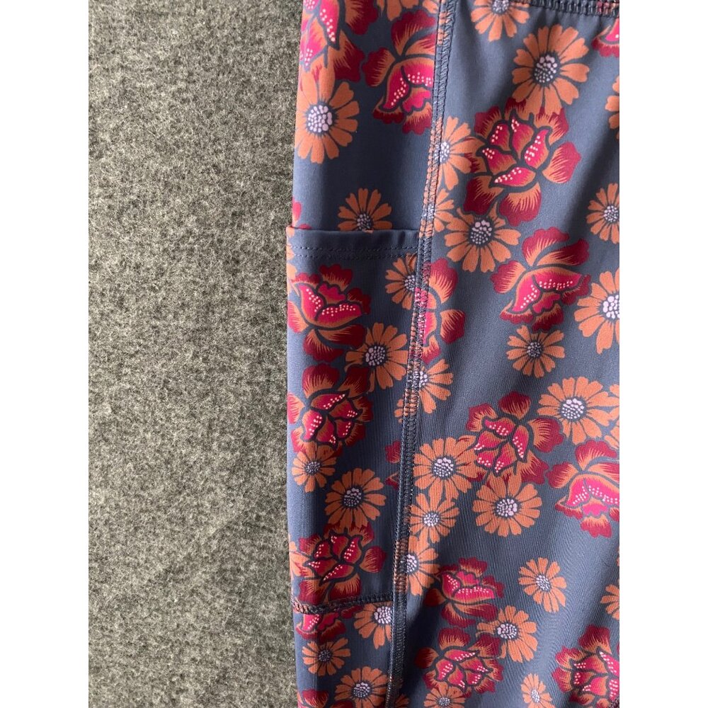 Cato Live Well Womens XS Capri Leggings Pockets Floral High Waisted Active Yoga - Picture 2 of 4